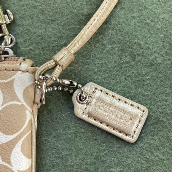 Vintage Coach Gold Cream Monogram Canvas Wristlet | 2000s Designer Mini Bag EUC - Picture 5 of 16